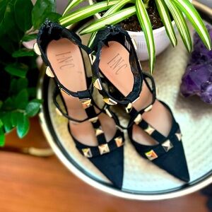 Black Gold Studded INC Syndia Womens Ankle Strap Faux Suede Pumps Size 10
